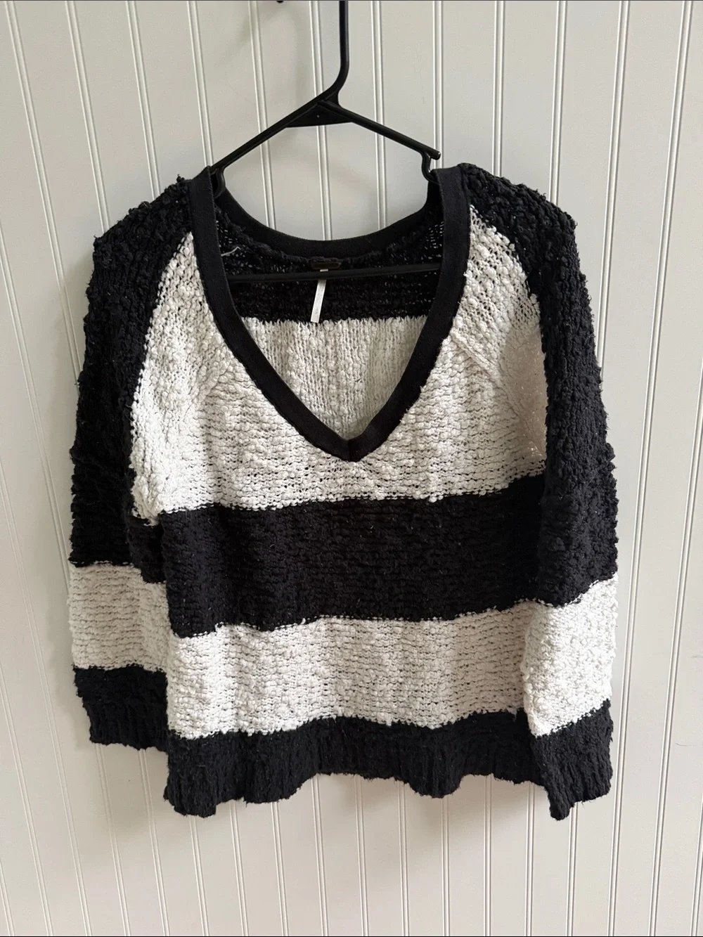 (348)Free People Black and White Striped V-Neck Pullover Sweater